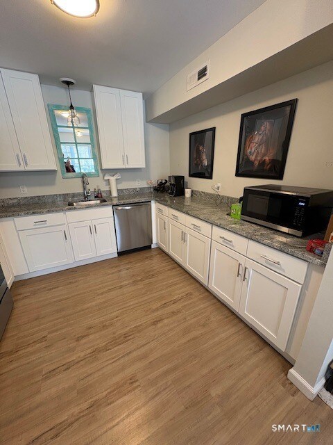 Building Photo - 77 Lyme St