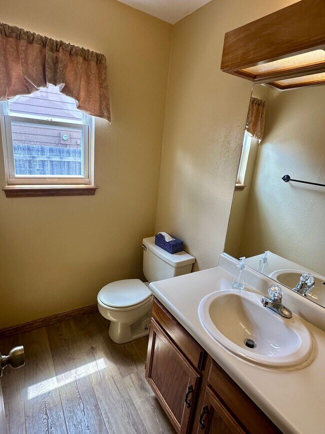 Building Photo - Spacious 4BD w/ A/C in Desirable Briargate...