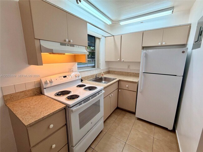 Building Photo - 1502 N 57th Terrace