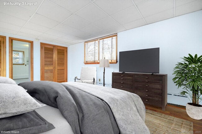 Building Photo - 34 Alpine St