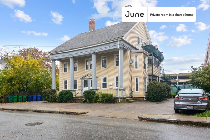 Building Photo - Room in Shared 2 bed/1.5 bath home in Newton Corner