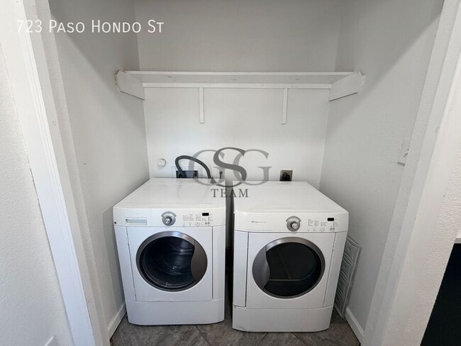 Building Photo - 723 Paso Hondo St