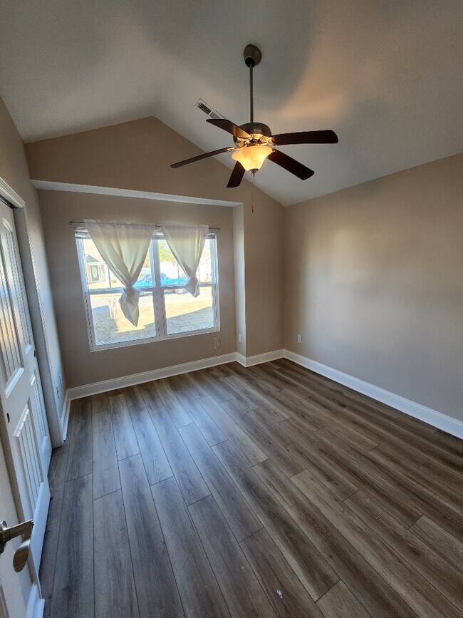 Building Photo - 223 Leadoff Dr