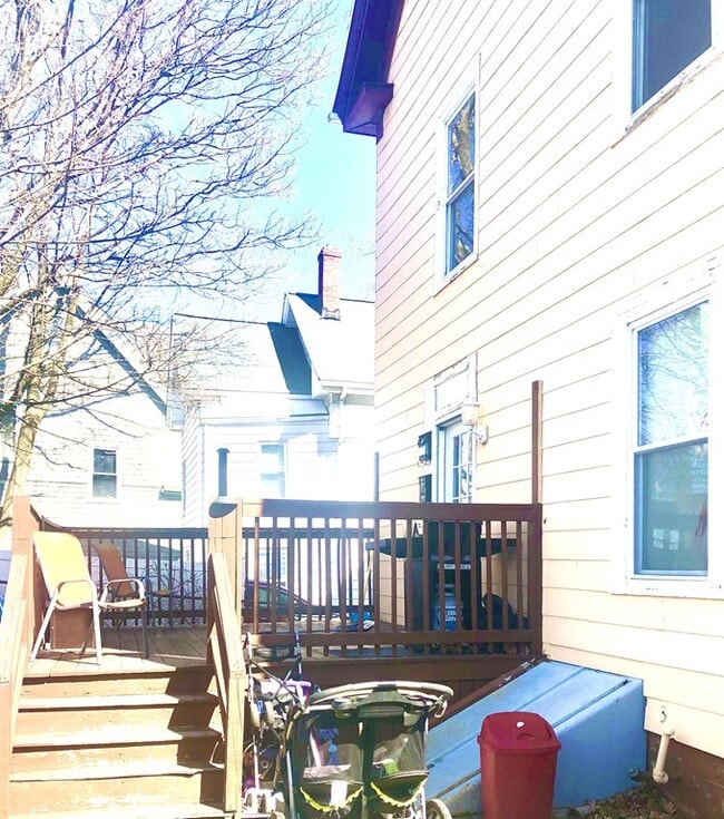 Building Photo - 9 Laurel St