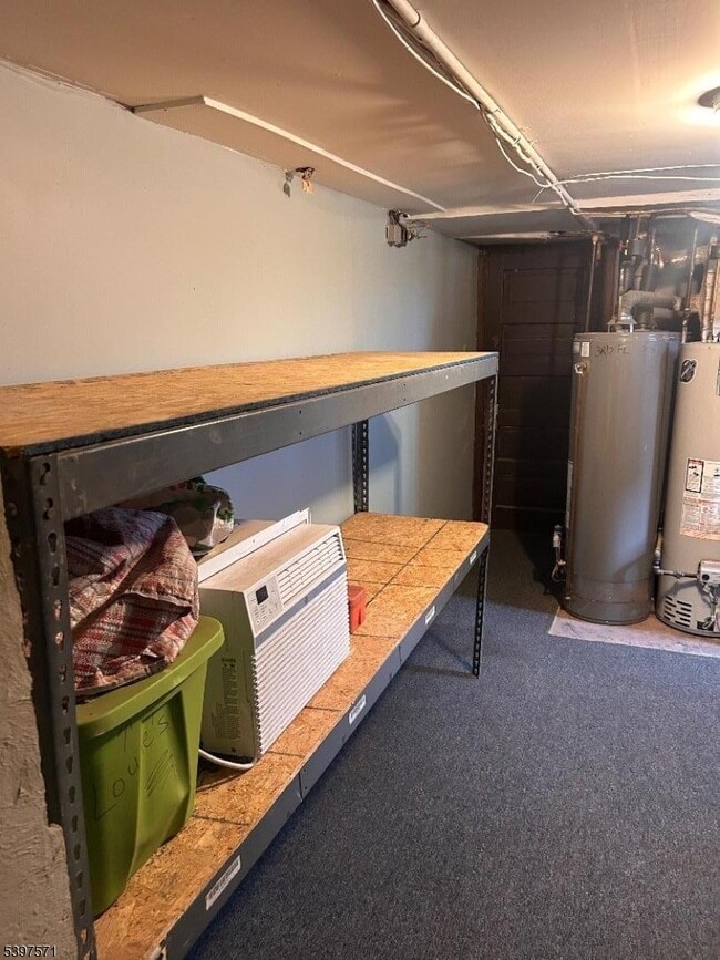 Building Photo - 18 Cedar St