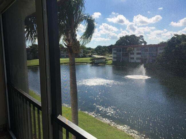 Building Photo - 361 S Hollybrook Dr