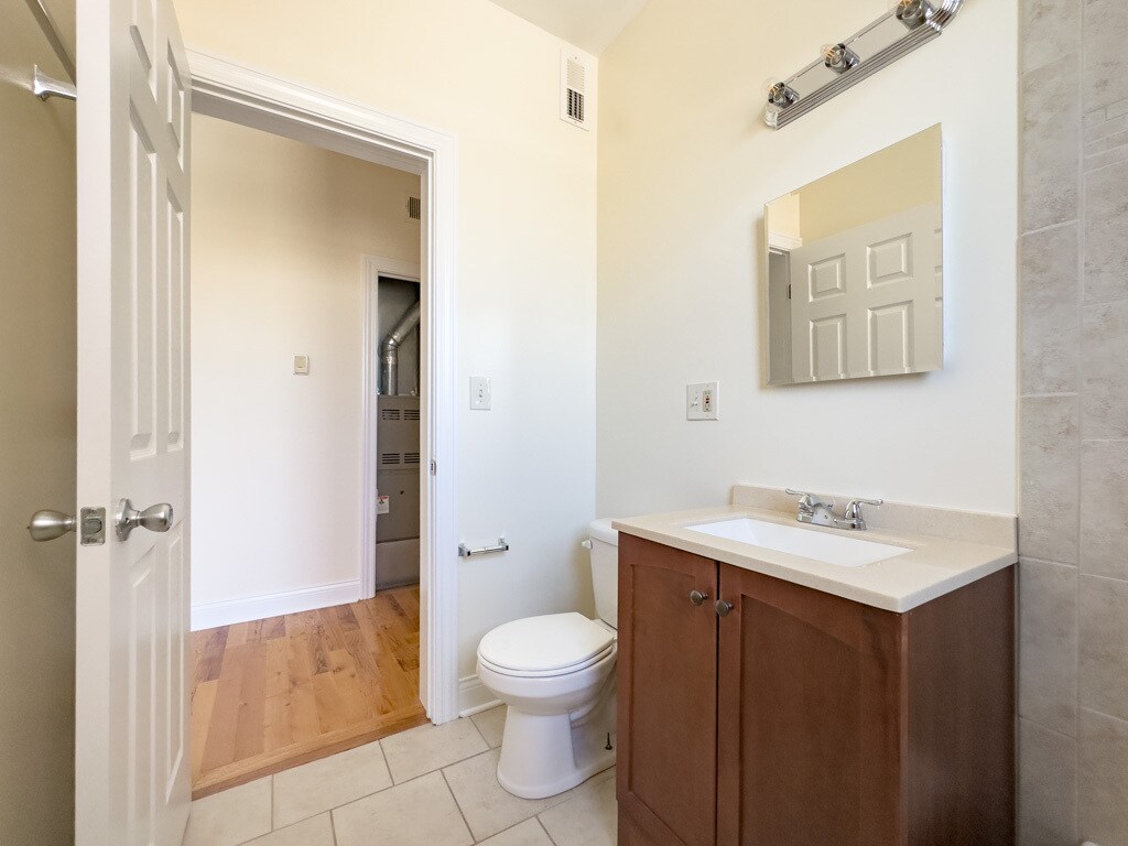 Building Photo - 385 Park Ave