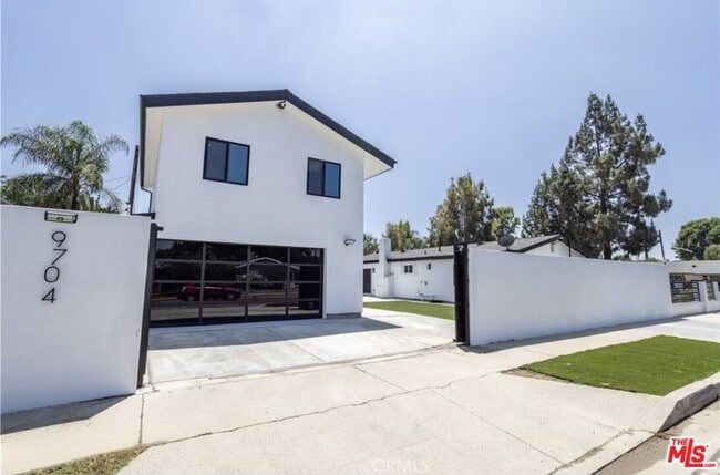 Primary Photo - 9704 Comanche Ave