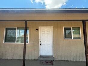 Building Photo - Two Bedroom, One Bathroom Apartment available for rent in Bloomfield