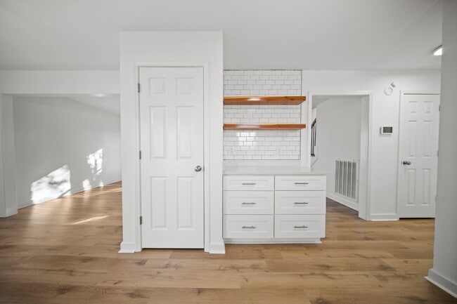 Building Photo - 3 Bedroom 2 Full Bath Home For Rent near Post!