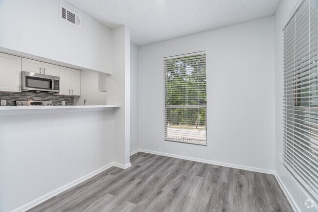 1BR, 1BA - 650SF - Dining Room - Oak Tree Village