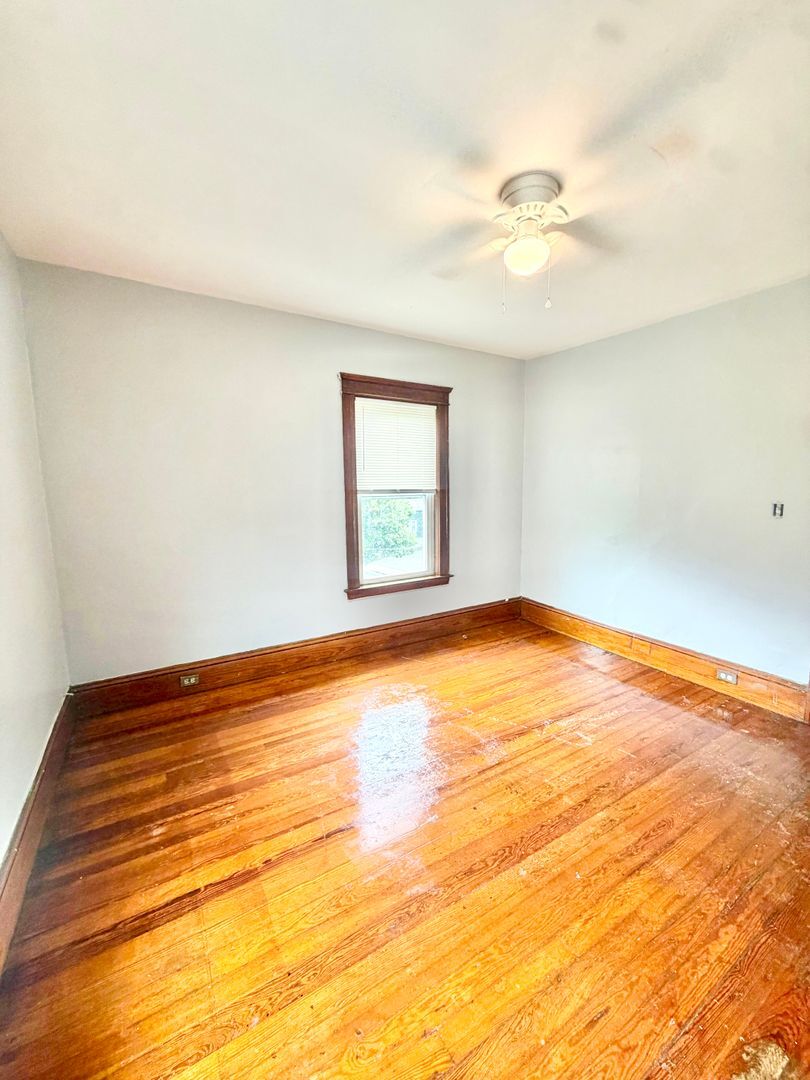 Building Photo - 212 Welles St