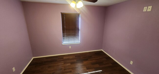 Building Photo - 807 Sabinas St