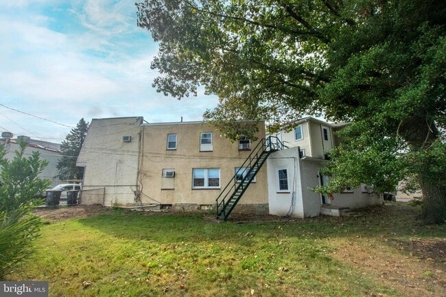 Building Photo - 5 Park Ln