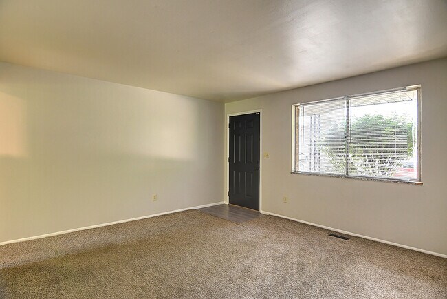 Building Photo - 4962 Leeper St
