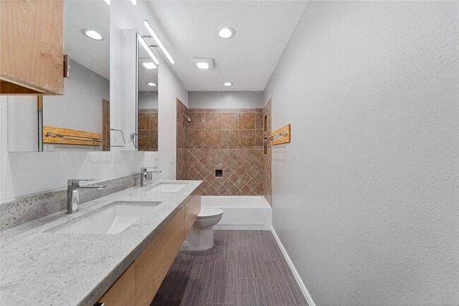 Building Photo - 2623 Woodridge Cove Dr