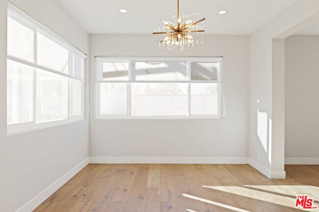 Building Photo - 153 S Palm Dr