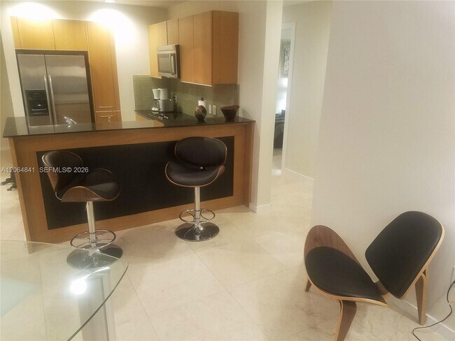 Building Photo - 1060 Brickell Ave