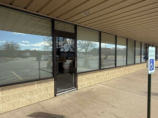 Building Photo - 1411 Pate Plaza Dr