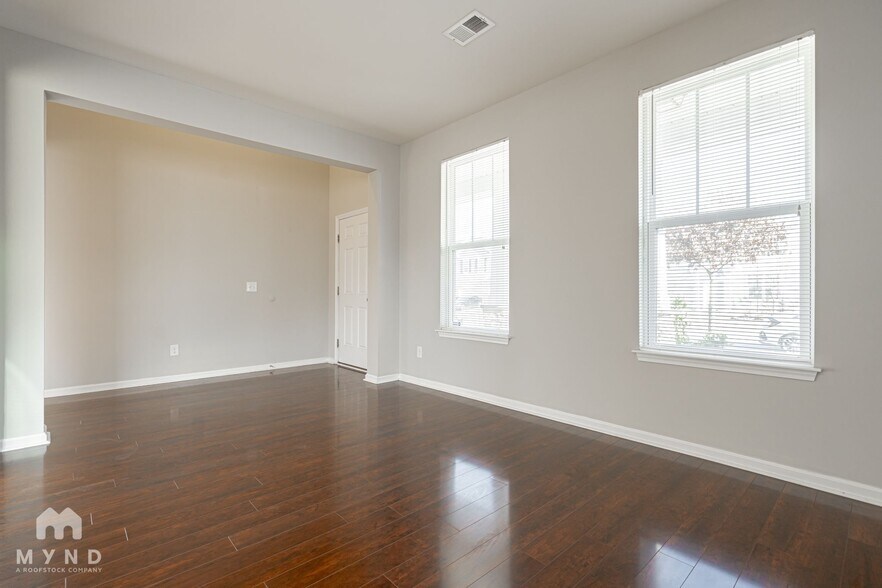 Building Photo - 407 Forest Hills Rd