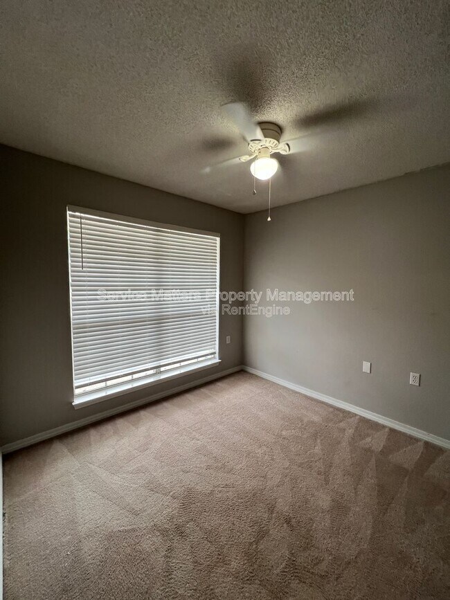 Building Photo - 174 Wildflower Ln