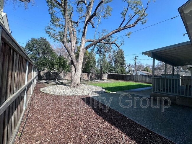 Building Photo - 1610 W College Ave