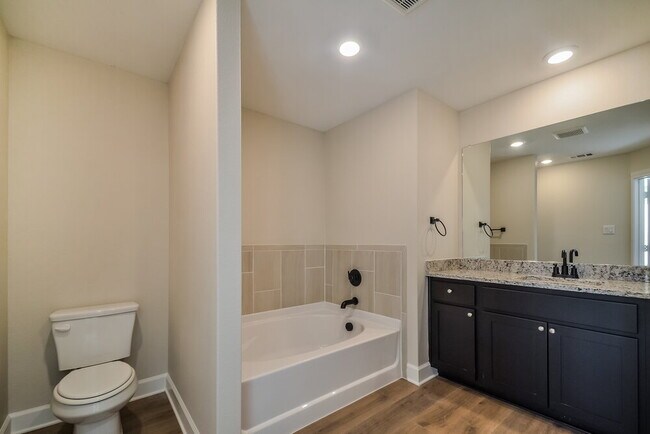 Building Photo - 1102 Princeton Hts Blvd