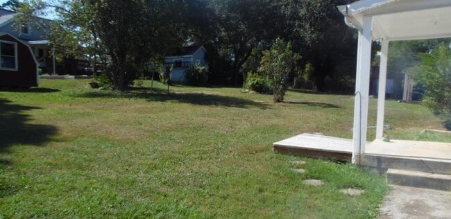 Building Photo - 208 Miller St