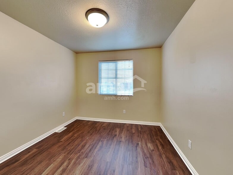 Building Photo - 1365 W 1700 S