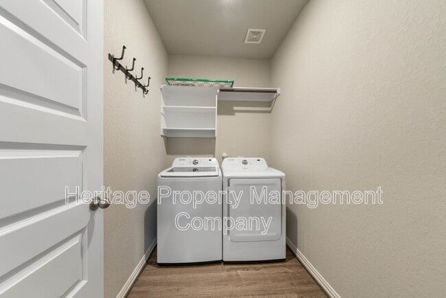 Building Photo - 2080 Cowan Dr