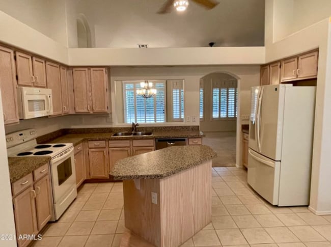 Building Photo - Scottsdale 3 Bed, 2 Bath Single Story Home PLUS Den