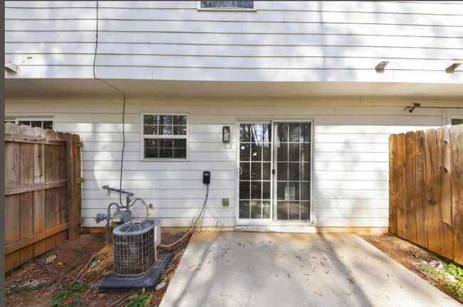 Building Photo - 3009 Fields Dr