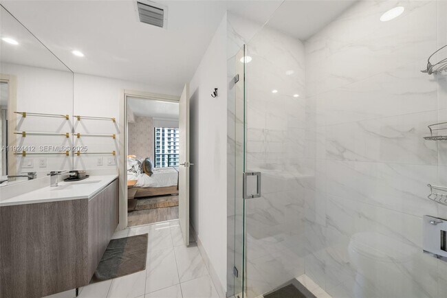 Building Photo - 801 S Miami Ave