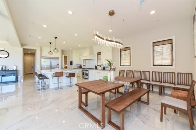 Building Photo - 222 Clear Falls