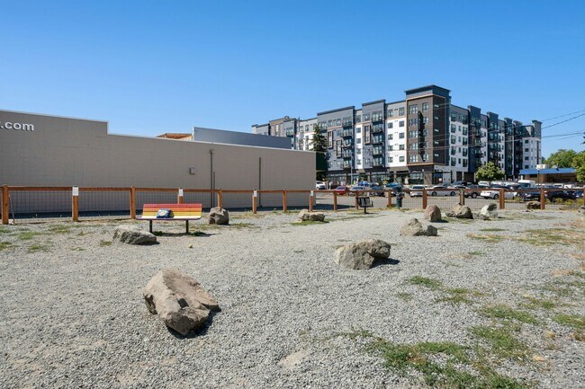 Building Photo - Roomy Townhouse in Downtown Burien, Excellent Walkable location!