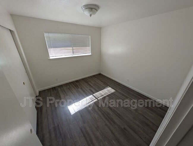 Building Photo - 1335 Topaz Way