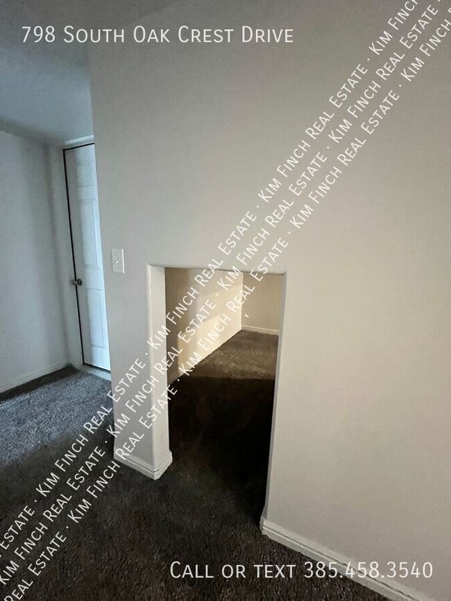 Building Photo - 798 S Oak Crest Dr