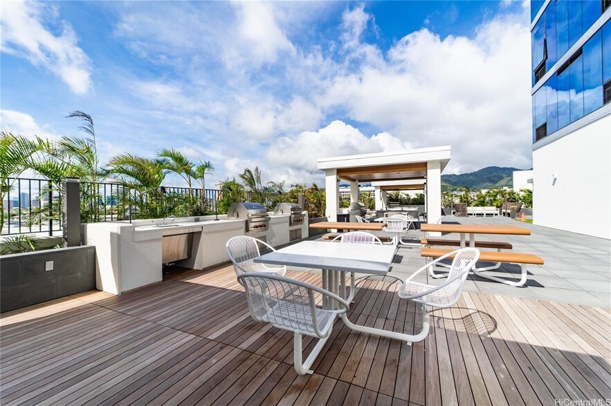 Pavilion and BBQ amenities - 629 Keeaumoku St