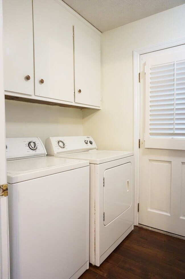 Building Photo - 318 Foxhall Ct