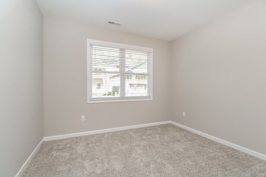 Building Photo - 216 Sycamore Cv Rd