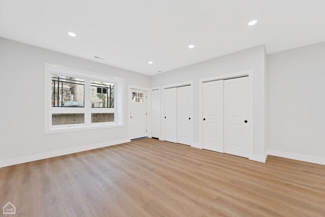 Building Photo - 2132 S Fairfield Ave