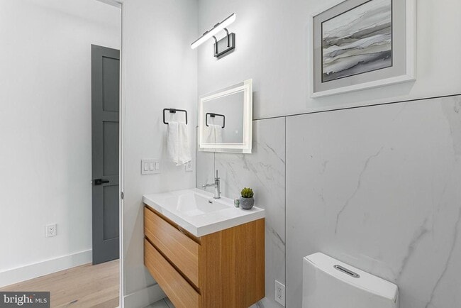 Building Photo - 1733 Chain Bridge Rd