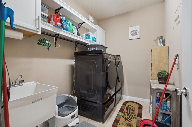 Building Photo - 5457 Animosh Ct
