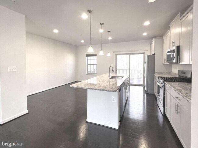 Building Photo - 620 Shore Forest Dr