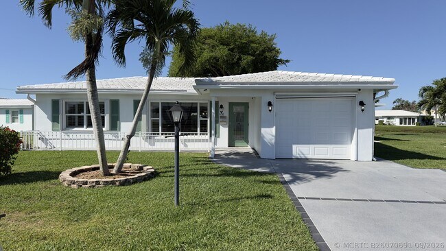 Building Photo - 1108 W Ocean Ave