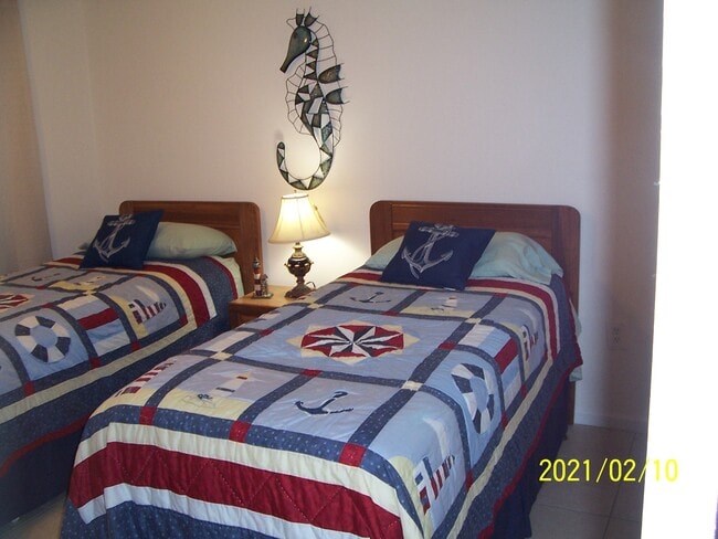 Building Photo - 6035 Sea Ranch Dr