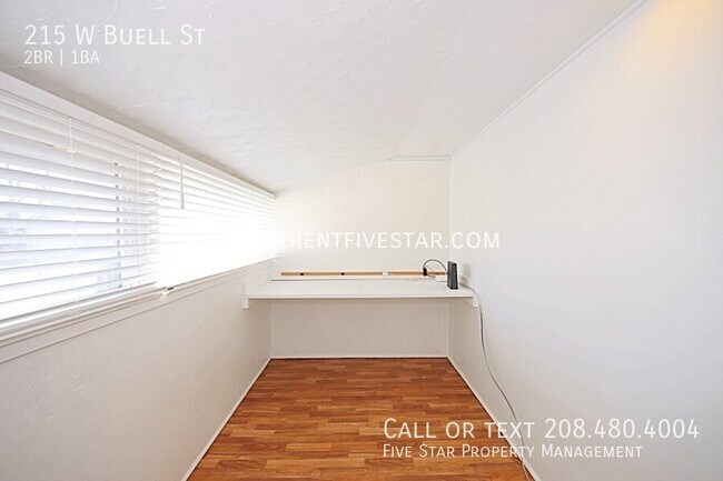 Building Photo - 215 W Buell St
