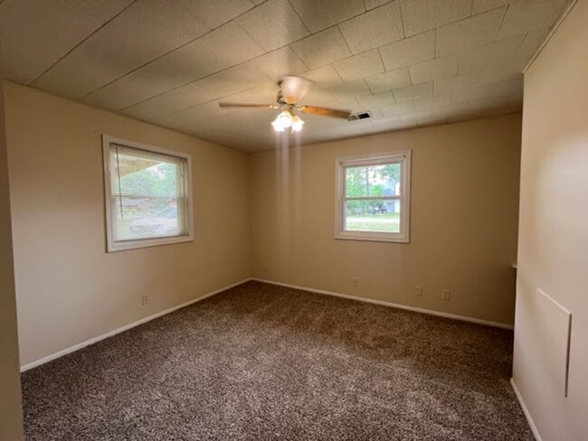 Building Photo - 2BR house near CofO!!!