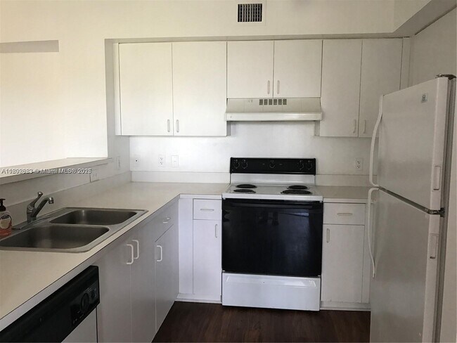 Building Photo - 12112 St.Andrews Pl