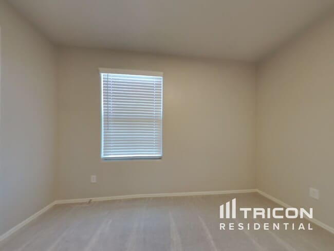 Building Photo - 16221 W La Ventilla Way
